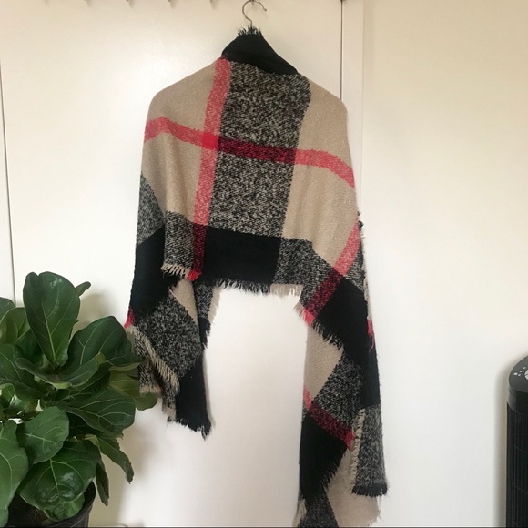 MEG large checked wool scarf/shawl - Picture 3 of 3